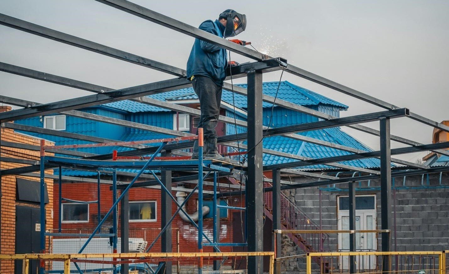 5 Innovations in Roof Equipment Support Structures for Sustainable Buildings