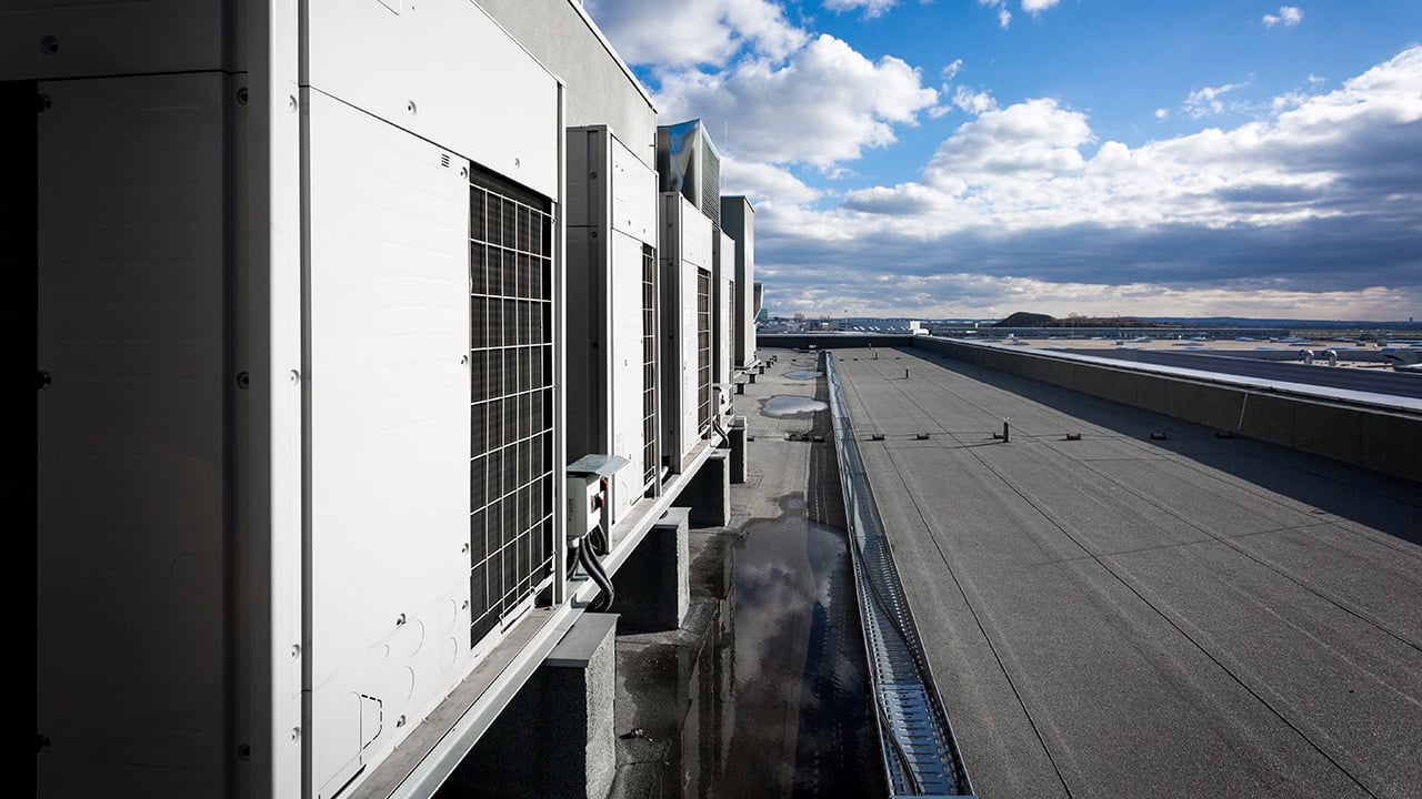 5 Benefits of Storing Equipment on Your Building’s Rooftop